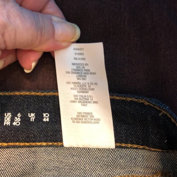 STUDIO by D & Co. Distressed Five Pocket Straight Leg Jeans 6 - Picture 8 of 10